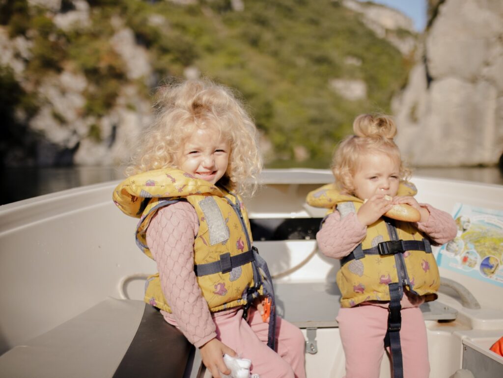 Rejs łódką po Kanionie Verdon z dziećmi.